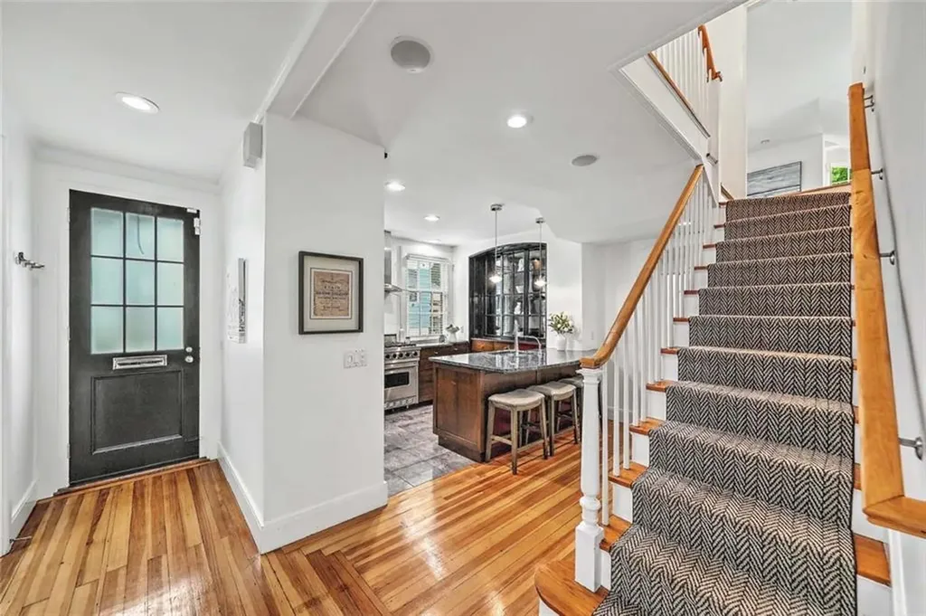 402 Angell Street Providence RI 02906