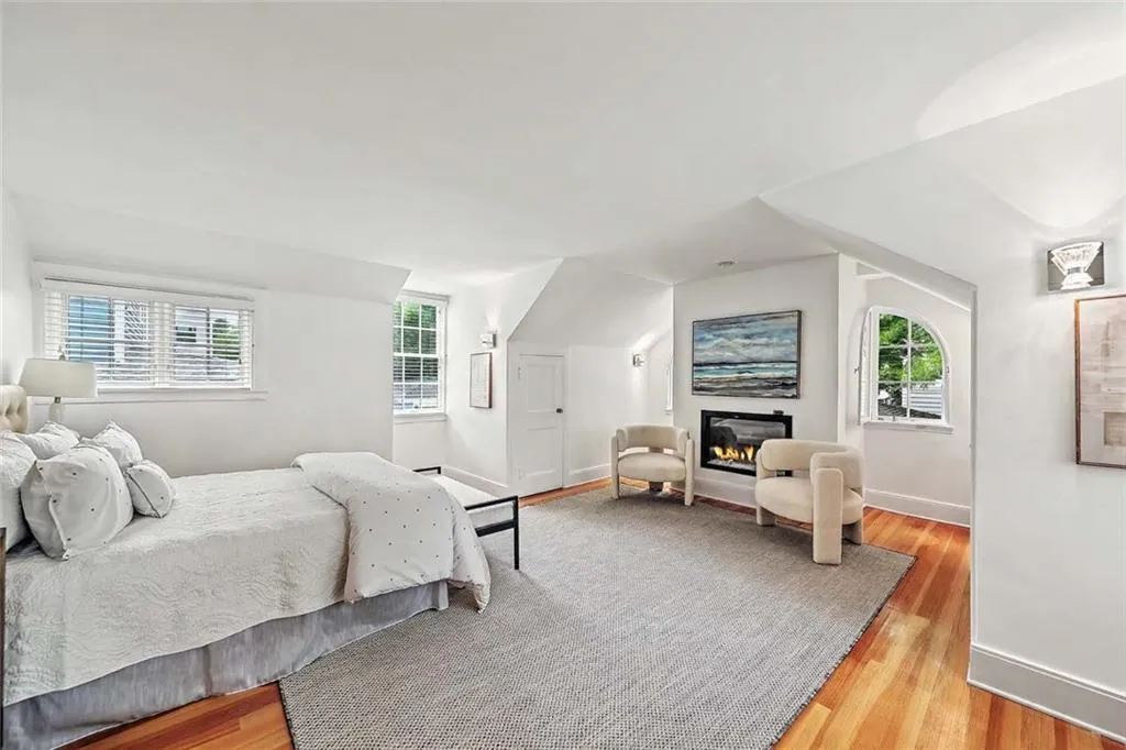 402 Angell Street Providence RI 02906