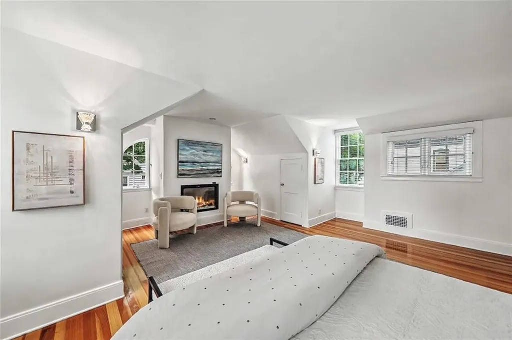 402 Angell Street Providence RI 02906