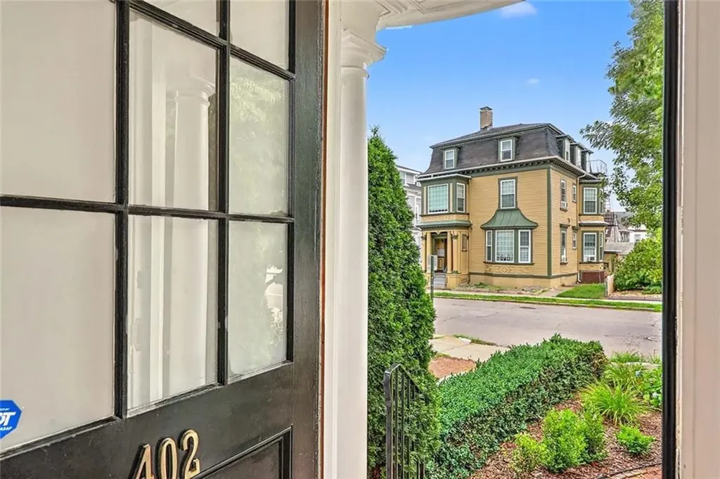 402 Angell Street Providence RI 02906