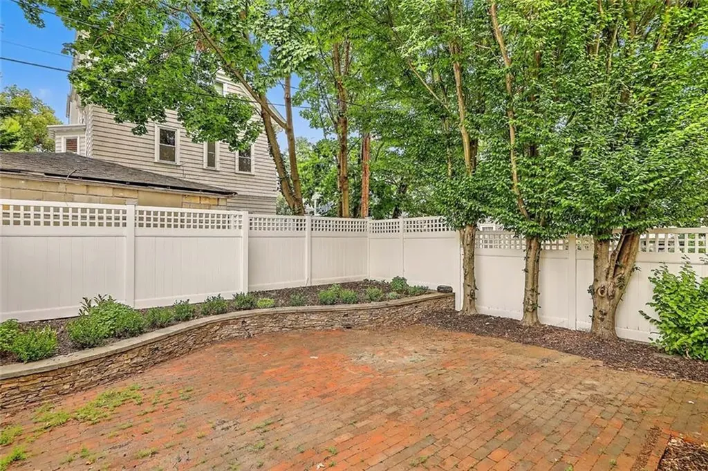402 Angell Street Providence RI 02906