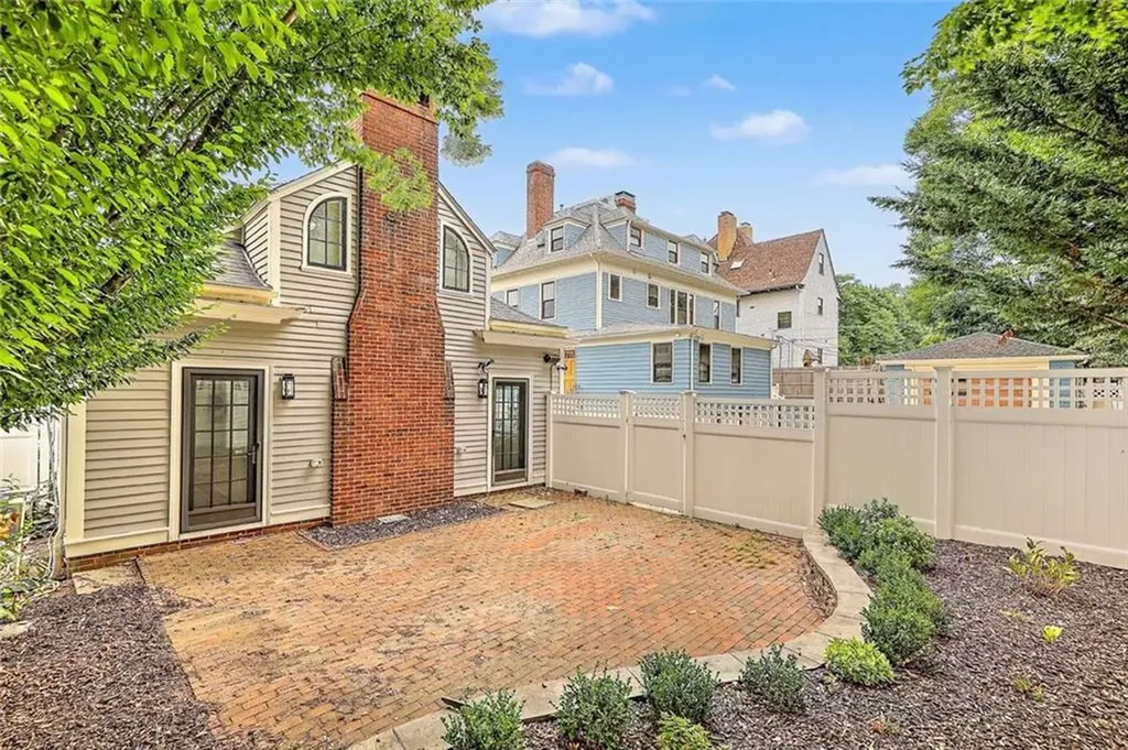 402 Angell Street Providence RI 02906