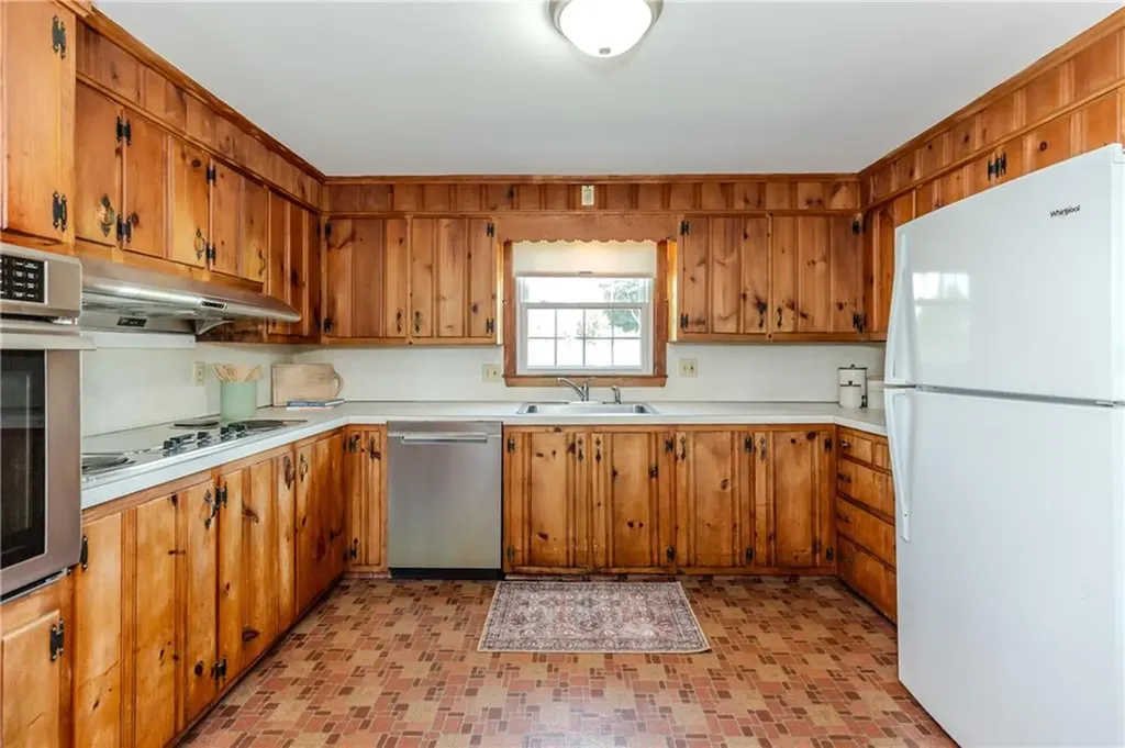 15 Drake Road Warwick RI 02888