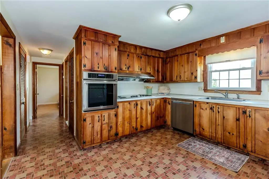 15 Drake Road Warwick RI 02888