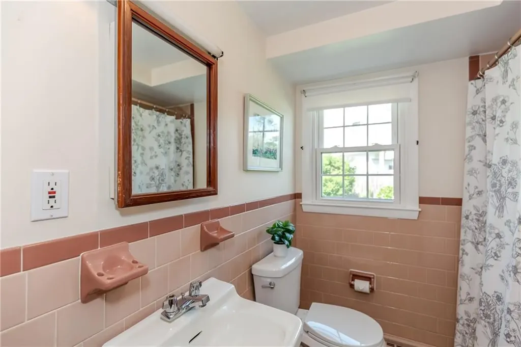 15 Drake Road Warwick RI 02888