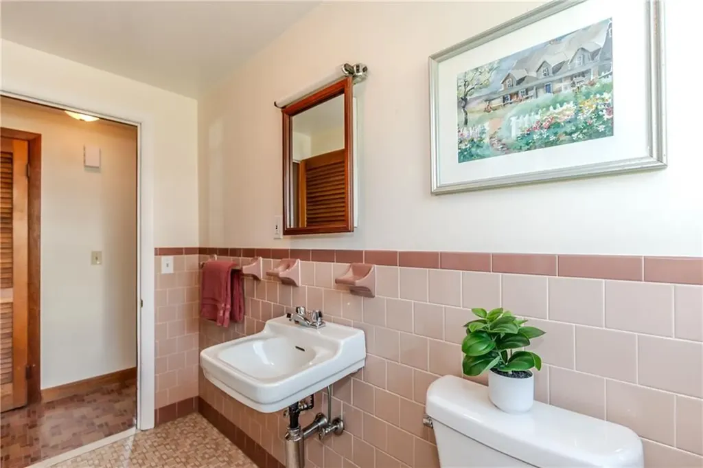 15 Drake Road Warwick RI 02888