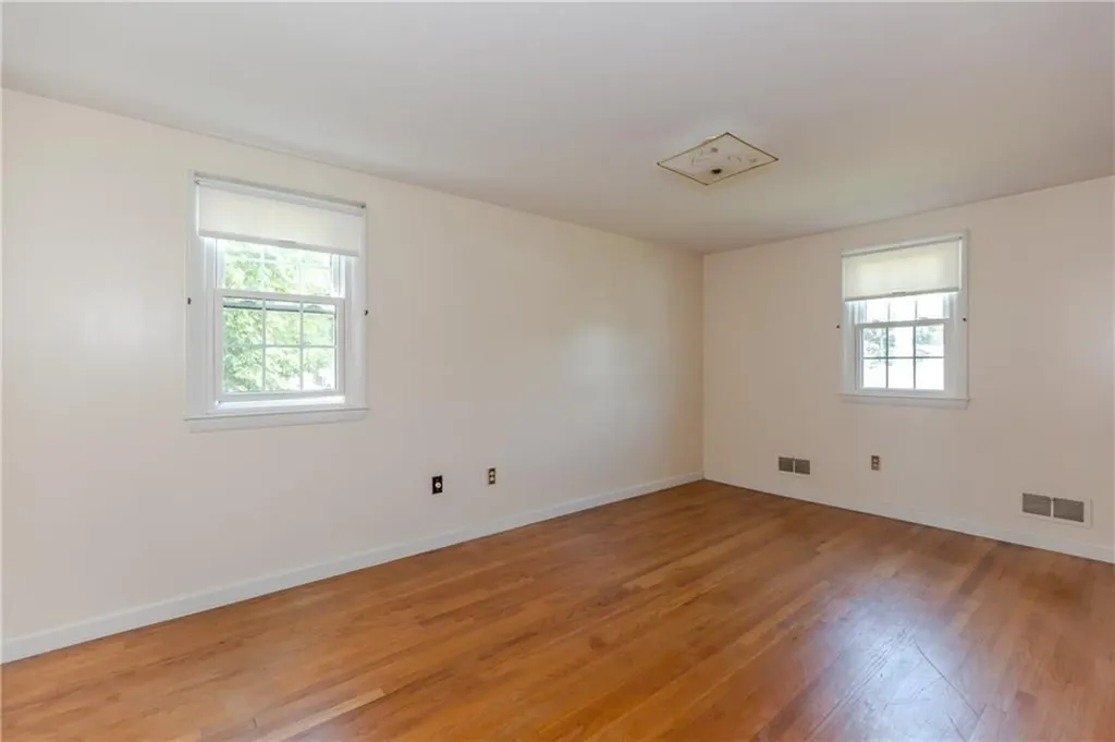 15 Drake Road Warwick RI 02888