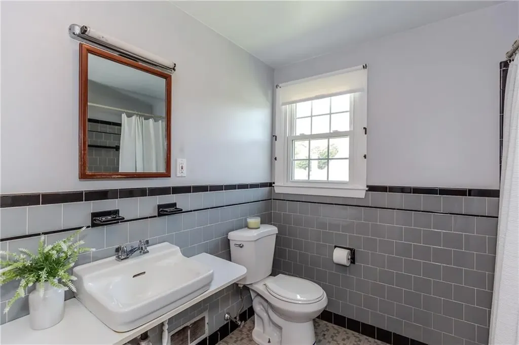 15 Drake Road Warwick RI 02888