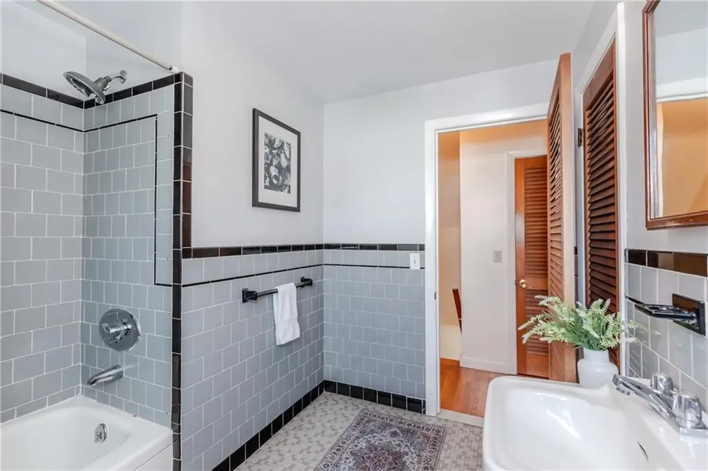 15 Drake Road Warwick RI 02888