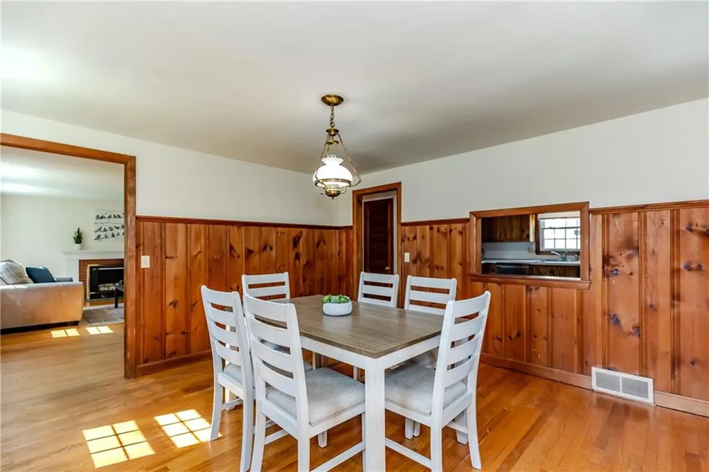 15 Drake Road Warwick RI 02888