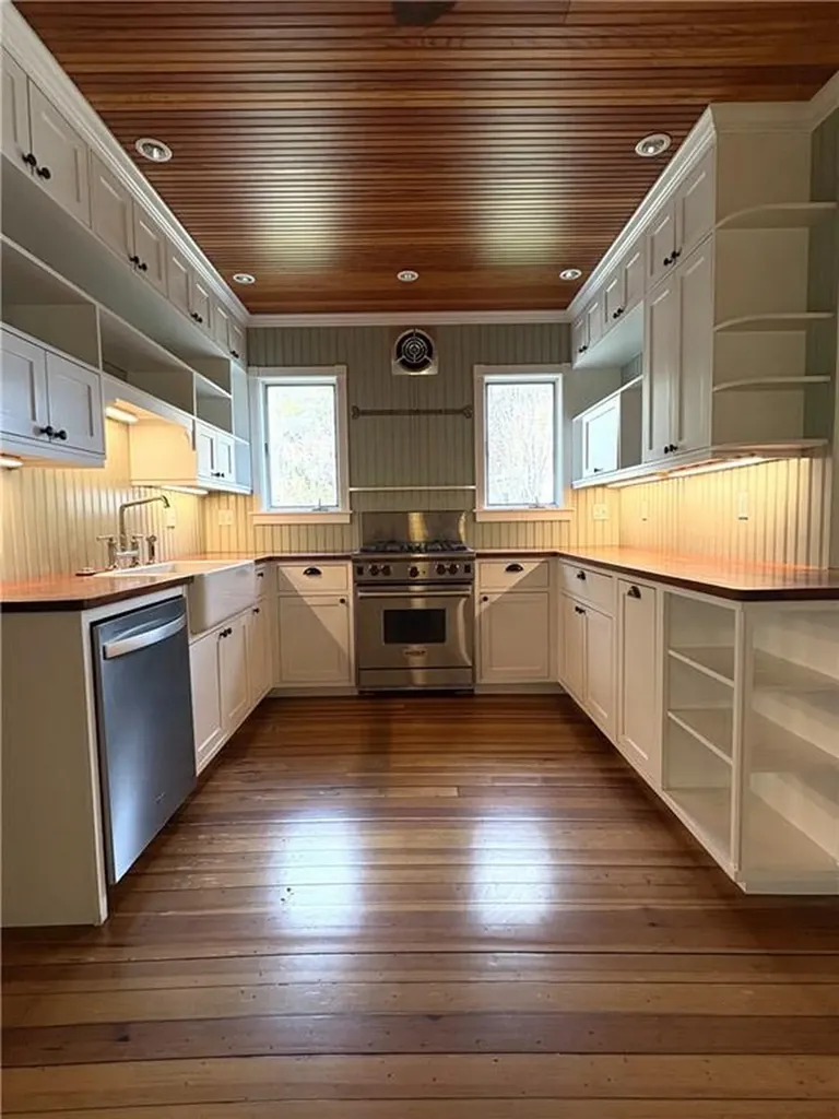 41 Walcott Avenue Jamestown RI 02835