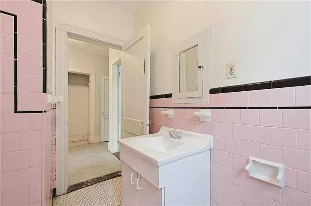 18 20 Forest Street Providence RI 02906