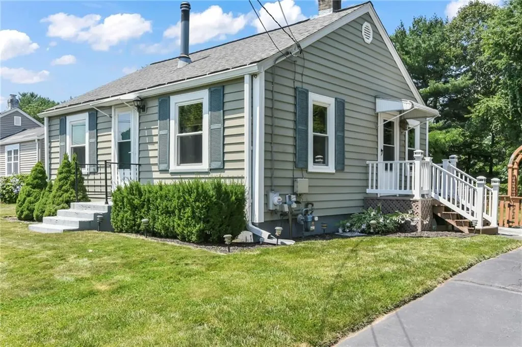 101 Endicott Drive Warwick RI 02886