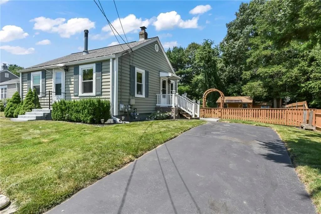 101 Endicott Drive Warwick RI 02886