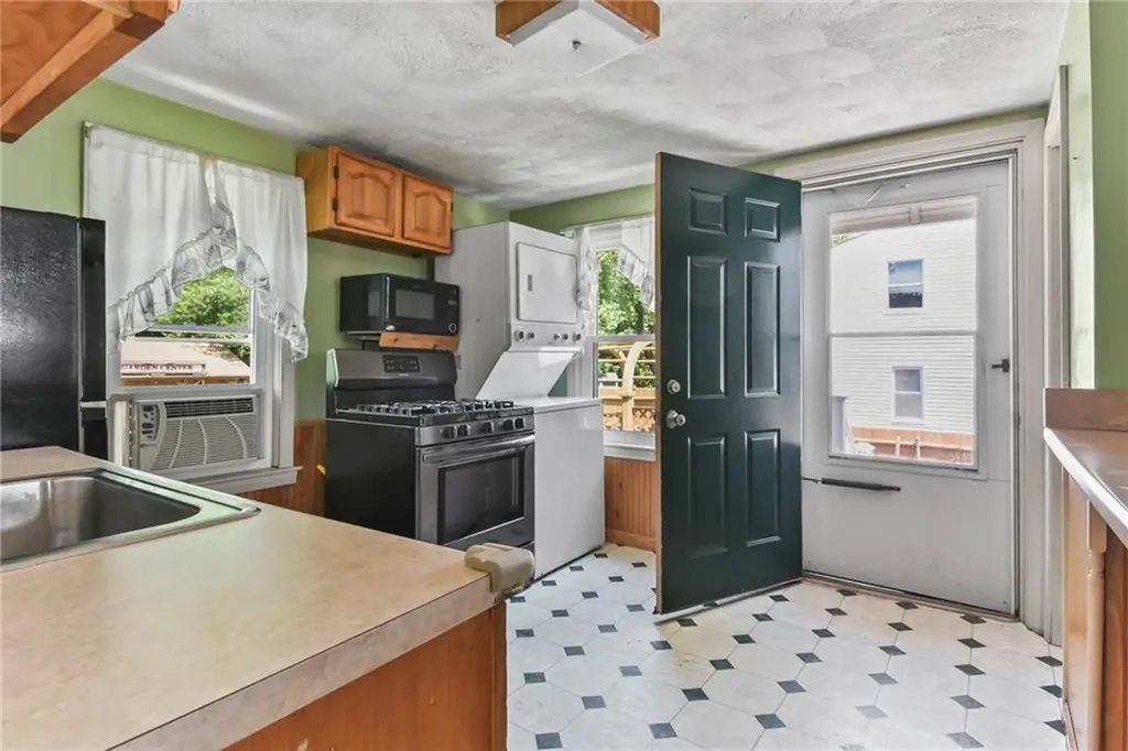 101 Endicott Drive Warwick RI 02886