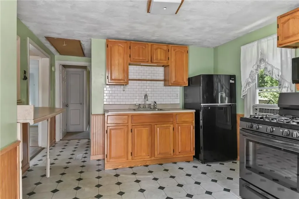 101 Endicott Drive Warwick RI 02886