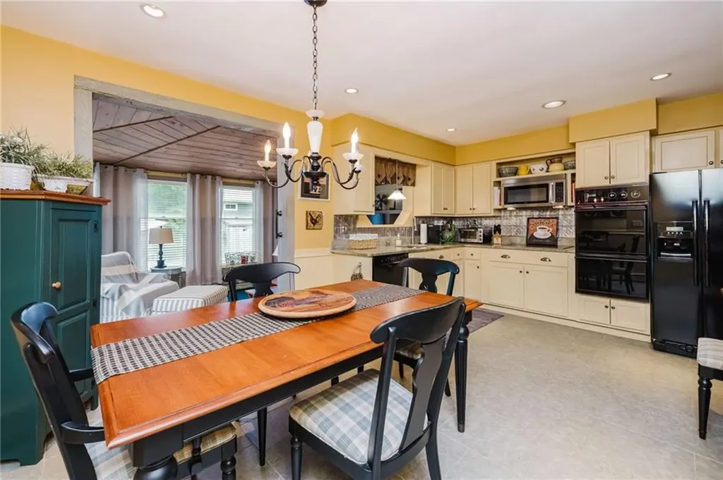 153 Russell Street Tiverton RI 02878