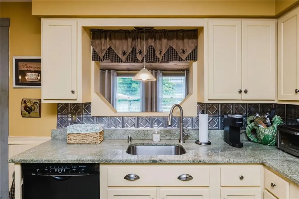 153 Russell Street Tiverton RI 02878