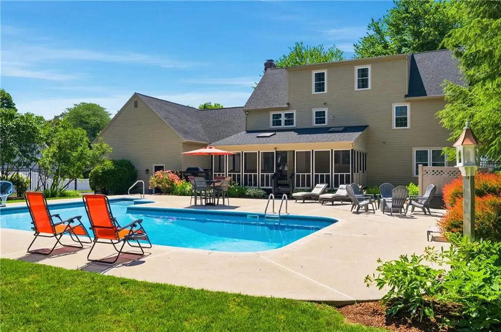 4 Fieldside Drive Cumberland RI 02864