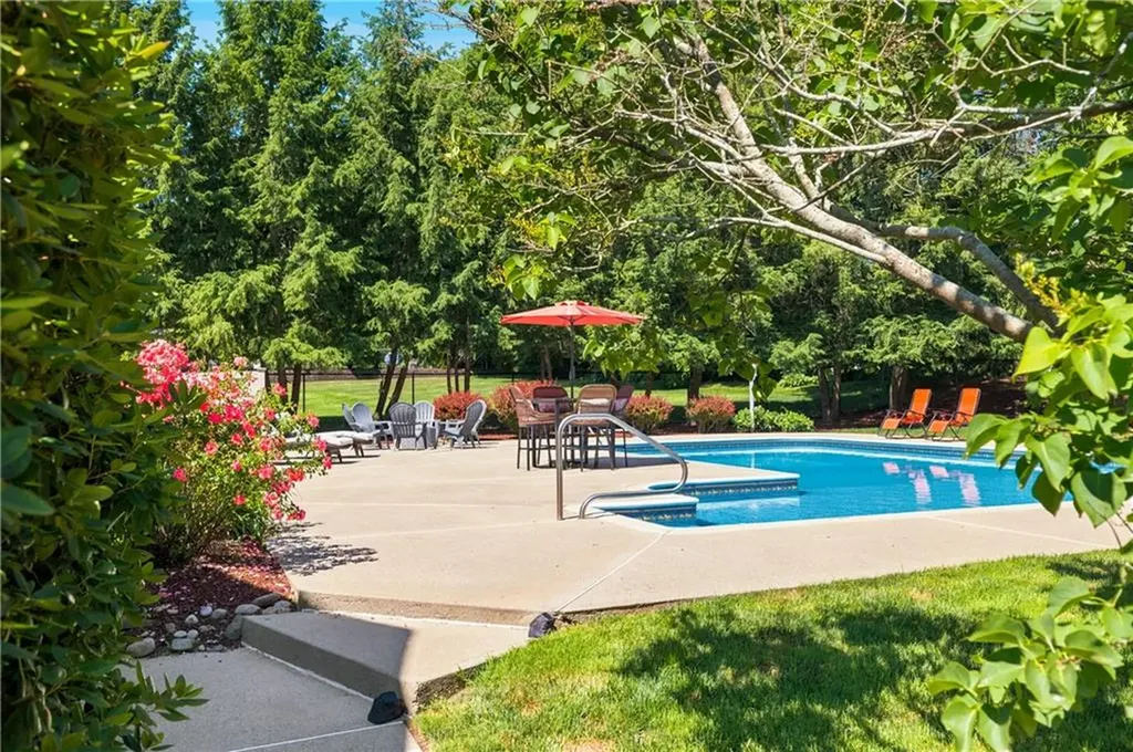 4 Fieldside Drive Cumberland RI 02864