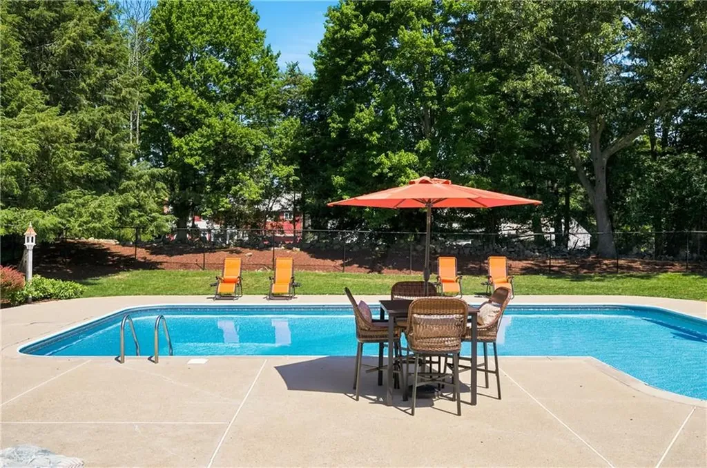 4 Fieldside Drive Cumberland RI 02864