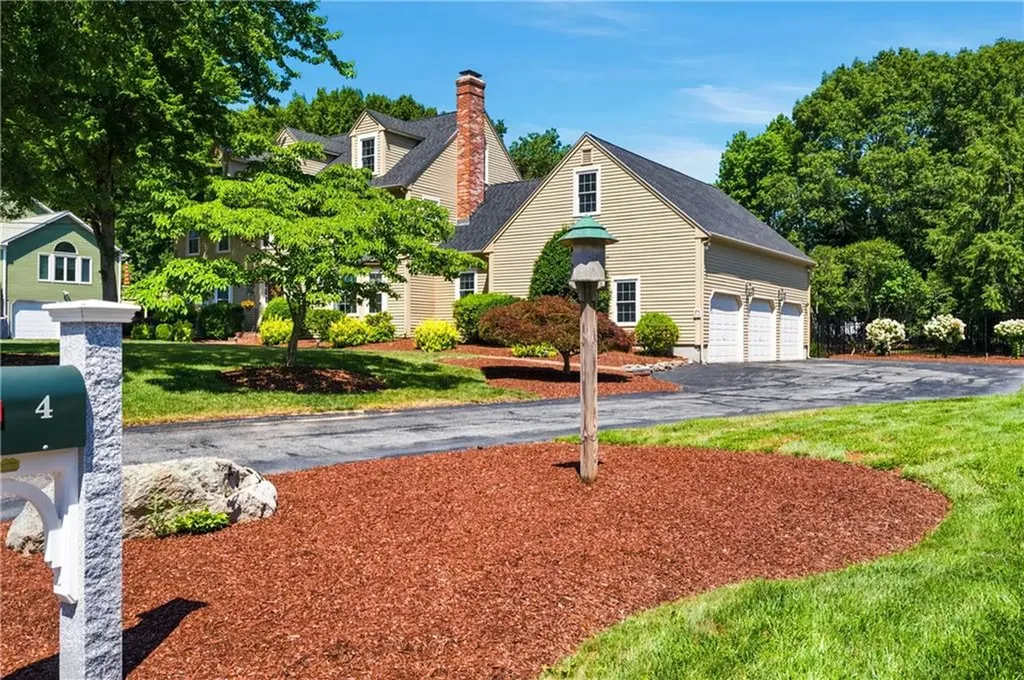 4 Fieldside Drive Cumberland RI 02864