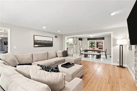 4 Fieldside Drive Cumberland RI 02864