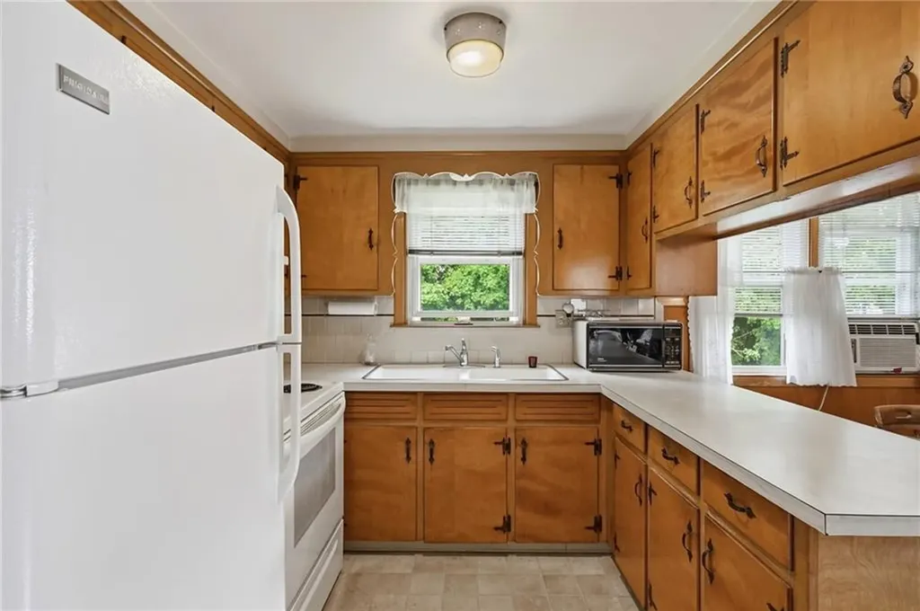 27 Danby Street Providence RI 02904