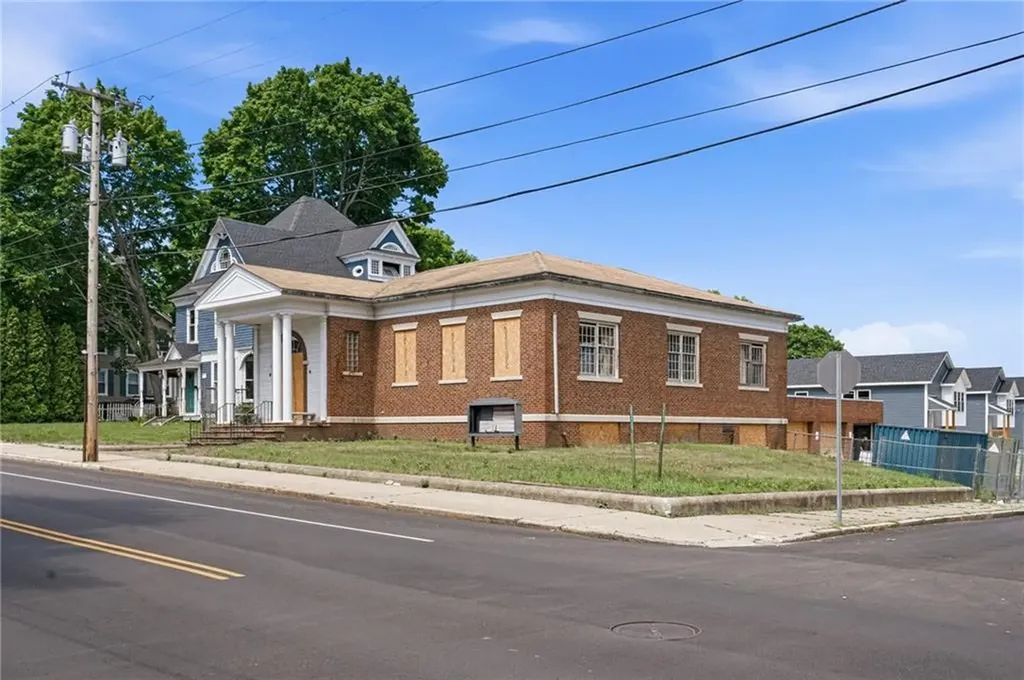 76 Providence Street Woonsocket RI 02895
