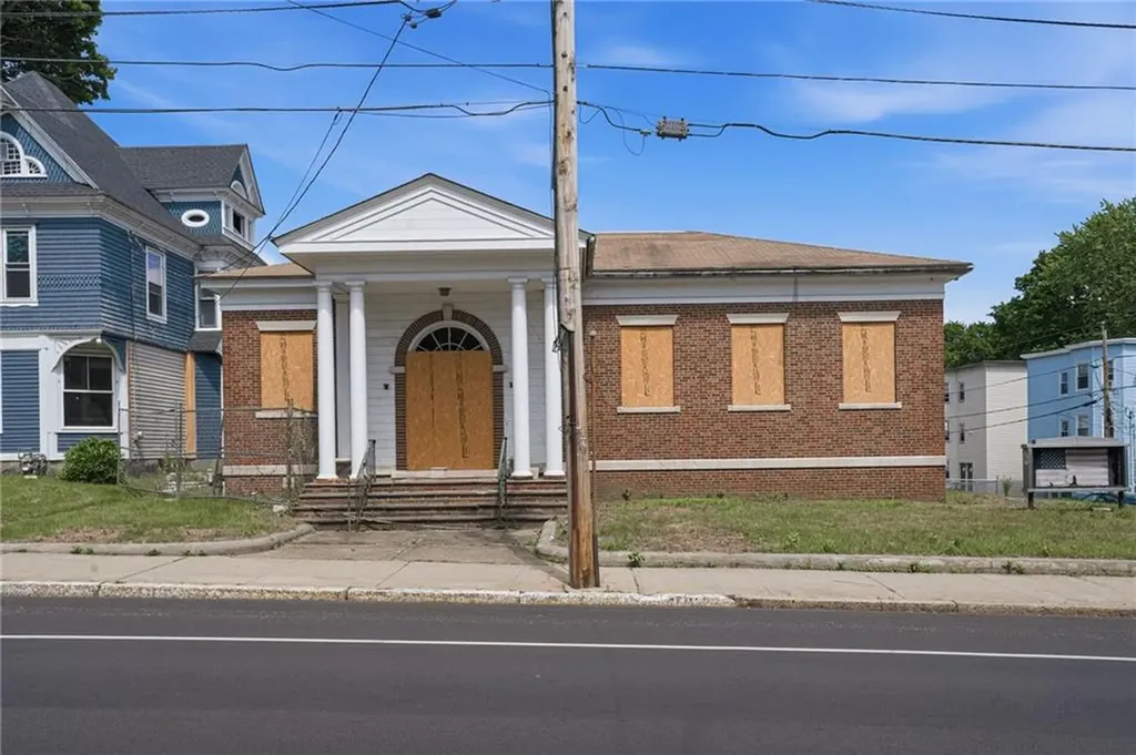 76 Providence Street Woonsocket RI 02895