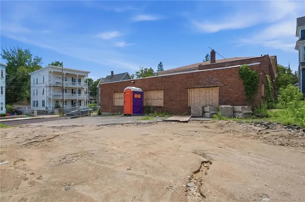 76 Providence Street Woonsocket RI 02895