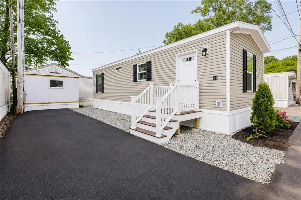 1346 B5 Newport Avenue Attleboro MA 02703