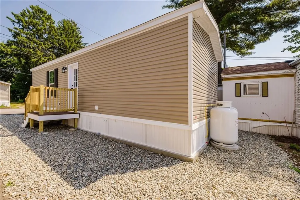 1346 B5 Newport Avenue Attleboro MA 02703
