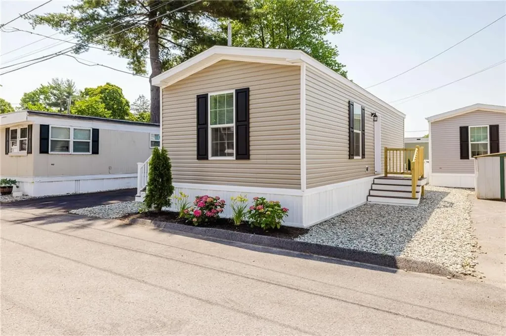 1346 B5 Newport Avenue Attleboro MA 02703