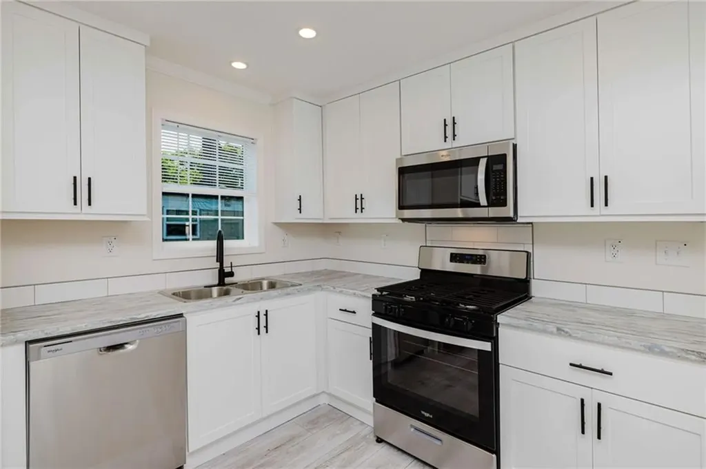 1346 B5 Newport Avenue Attleboro MA 02703