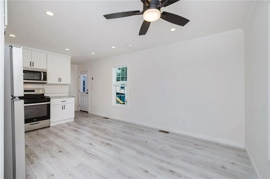 1346 B5 Newport Avenue Attleboro MA 02703