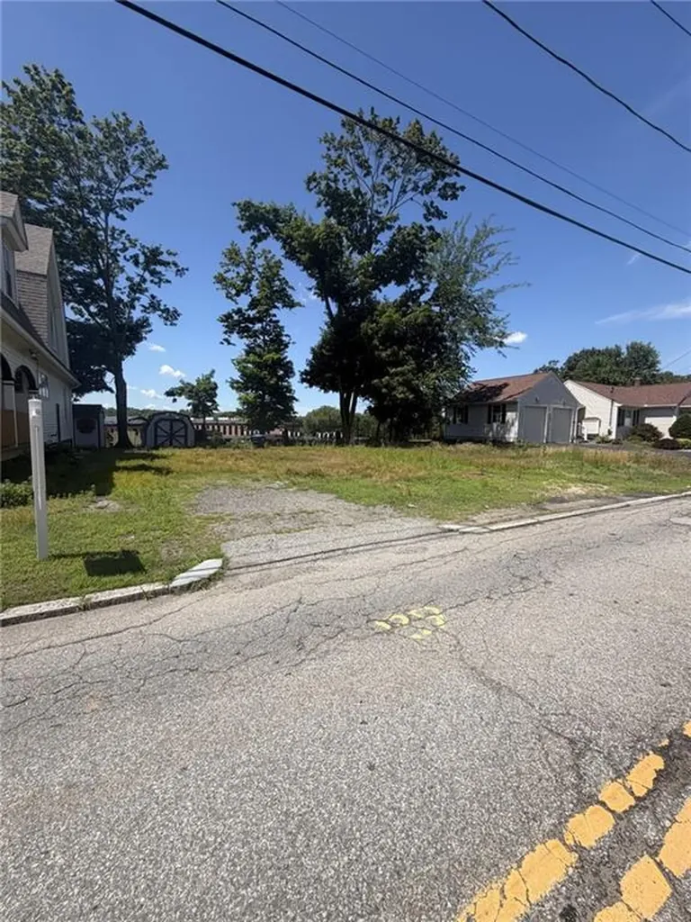 130 Woodward Road Providence RI 02904