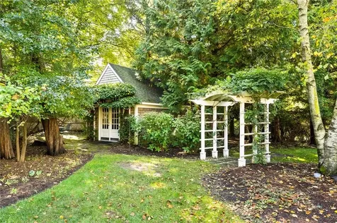 466 Poppasquash Road Bristol RI 02809
