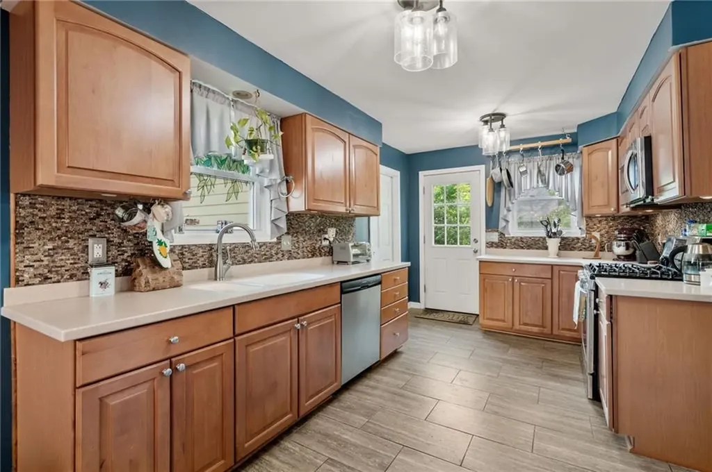 16 Allard Street Warwick RI 02889