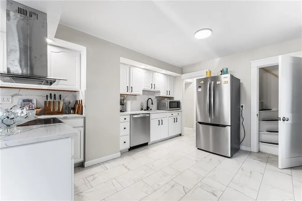 9 Lookout Avenue North Providence RI 02911