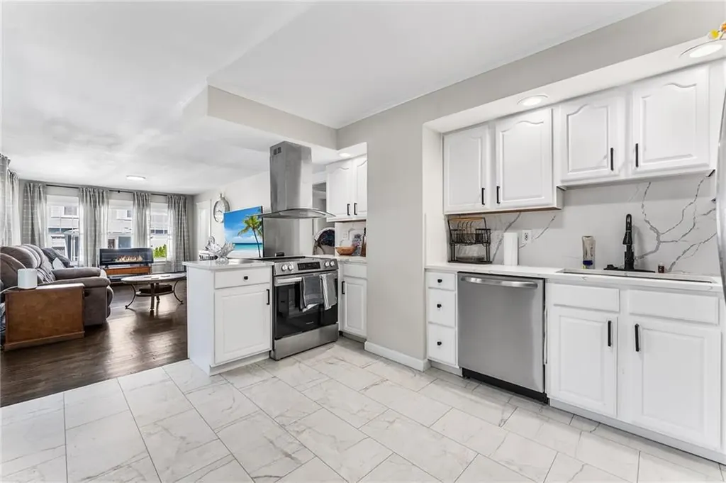 9 Lookout Avenue North Providence RI 02911