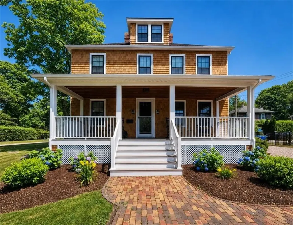 30 Gibson Avenue Narragansett RI 02882