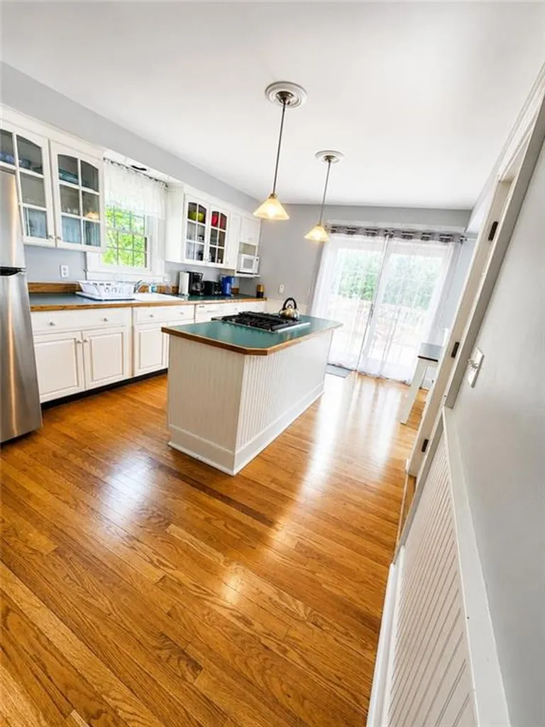 30 Gibson Avenue Narragansett RI 02882