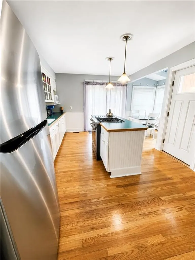 30 Gibson Avenue Narragansett RI 02882