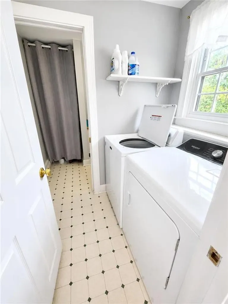30 Gibson Avenue Narragansett RI 02882
