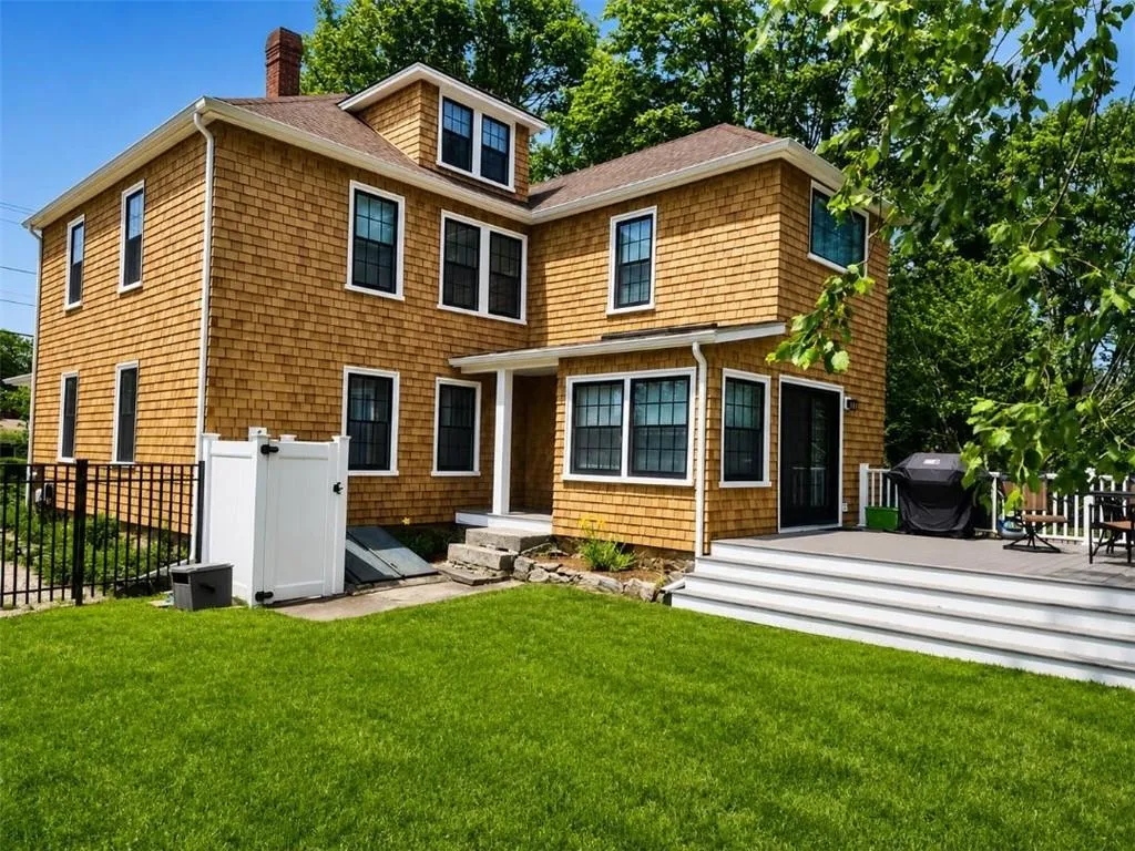 30 Gibson Avenue Narragansett RI 02882