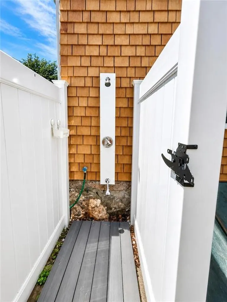 30 Gibson Avenue Narragansett RI 02882