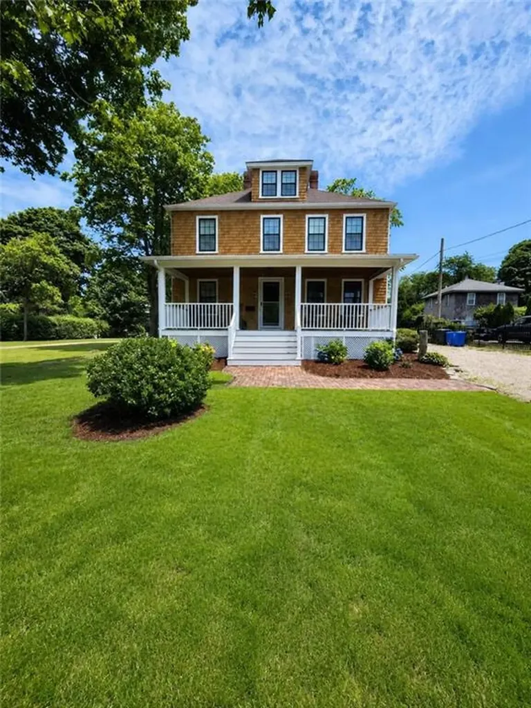 30 Gibson Avenue Narragansett RI 02882