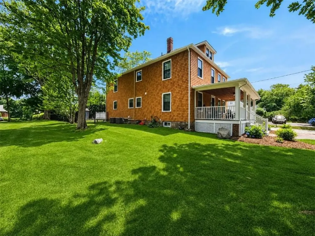 30 Gibson Avenue Narragansett RI 02882