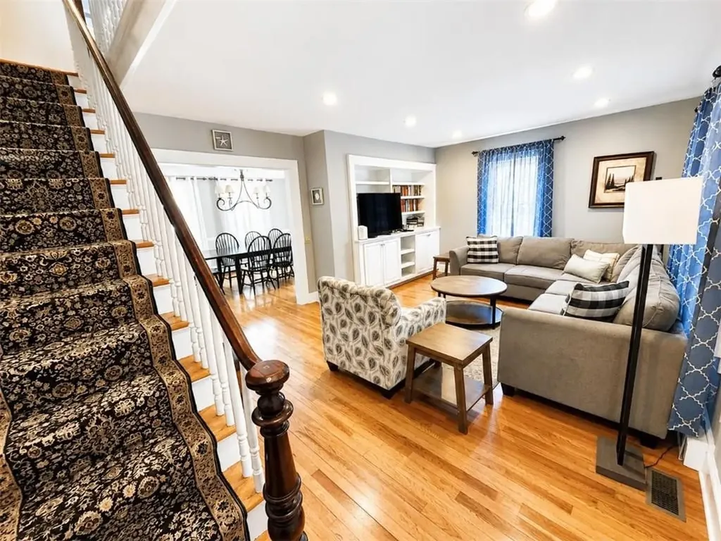 30 Gibson Avenue Narragansett RI 02882